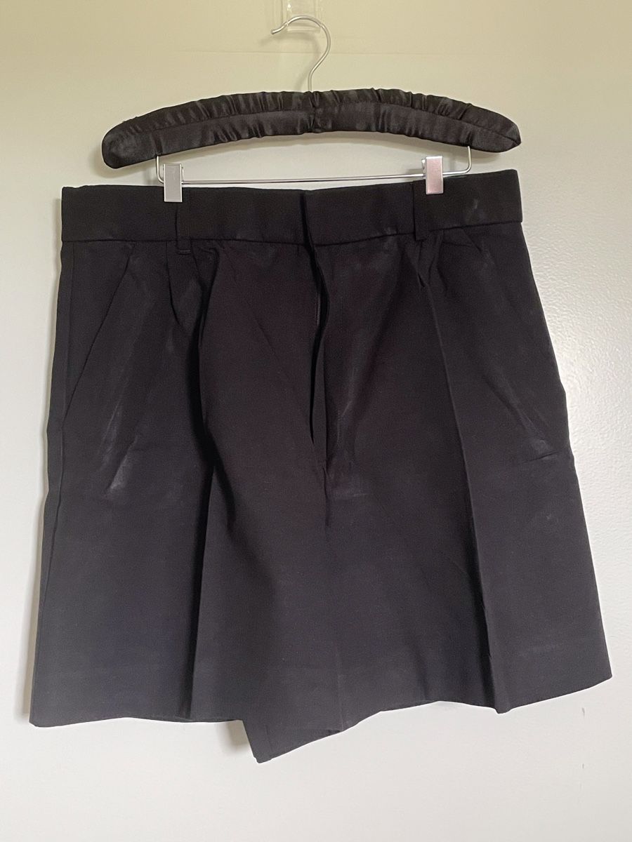 Zara Pantaloni: Short/bermuda ZARA noire, taille L - NEW – Nuovo e nell'imballaggio originale da Vuadens venduto da Nina11