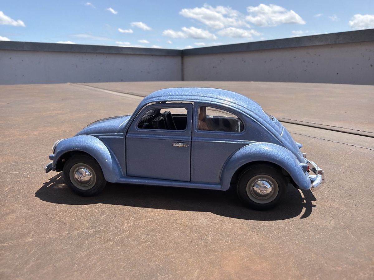 Volkswagen Modellini d'auto: VW Käfer hellblau - 1/24  – Usato da Wolfwil venduto da Rolex1 1