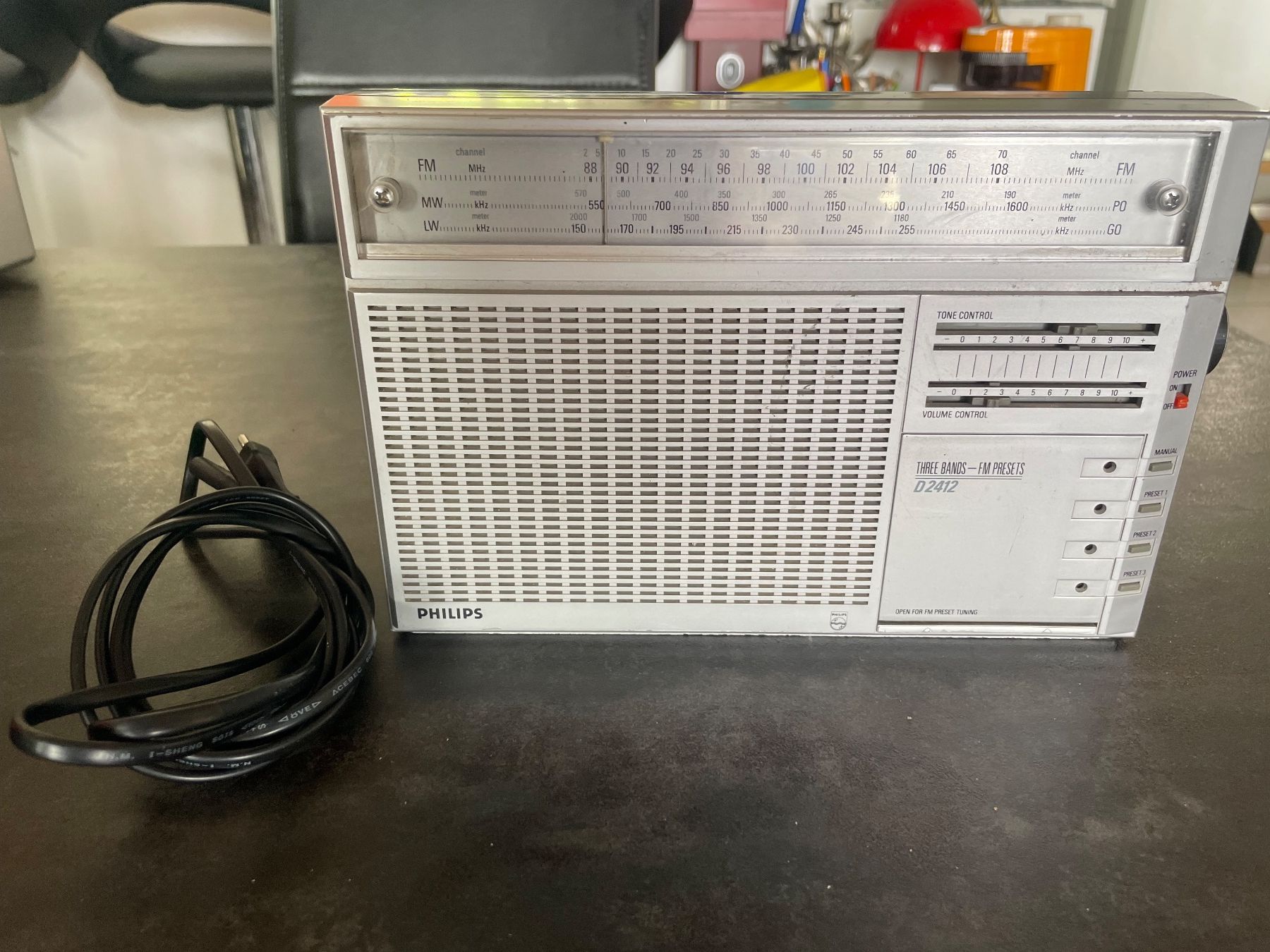 Philips Radio: Radio Vintage Philips Modèle D2412 – Usato da Vallamand venduto da Bricbracbroc82