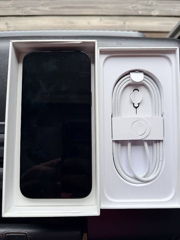 Apple Telefoni cellulari / Smartphones: iPhone 16 Pro Max 1tb Black Titanium neu – Nuovo e nell'imballaggio originale da Zürich venduto da jojomagic1972