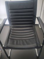 Bürostuhl schwarz Kunstleder Gestell Metall guter Zustand