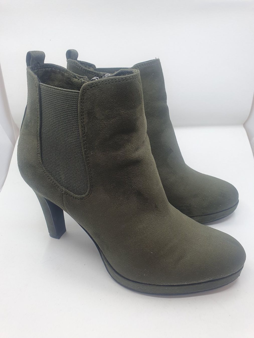 Tamaris Scarpe da donna: Stiefelette Veloursleder Gr. 35 – Usato da Edlibach venduto da flairaffair
