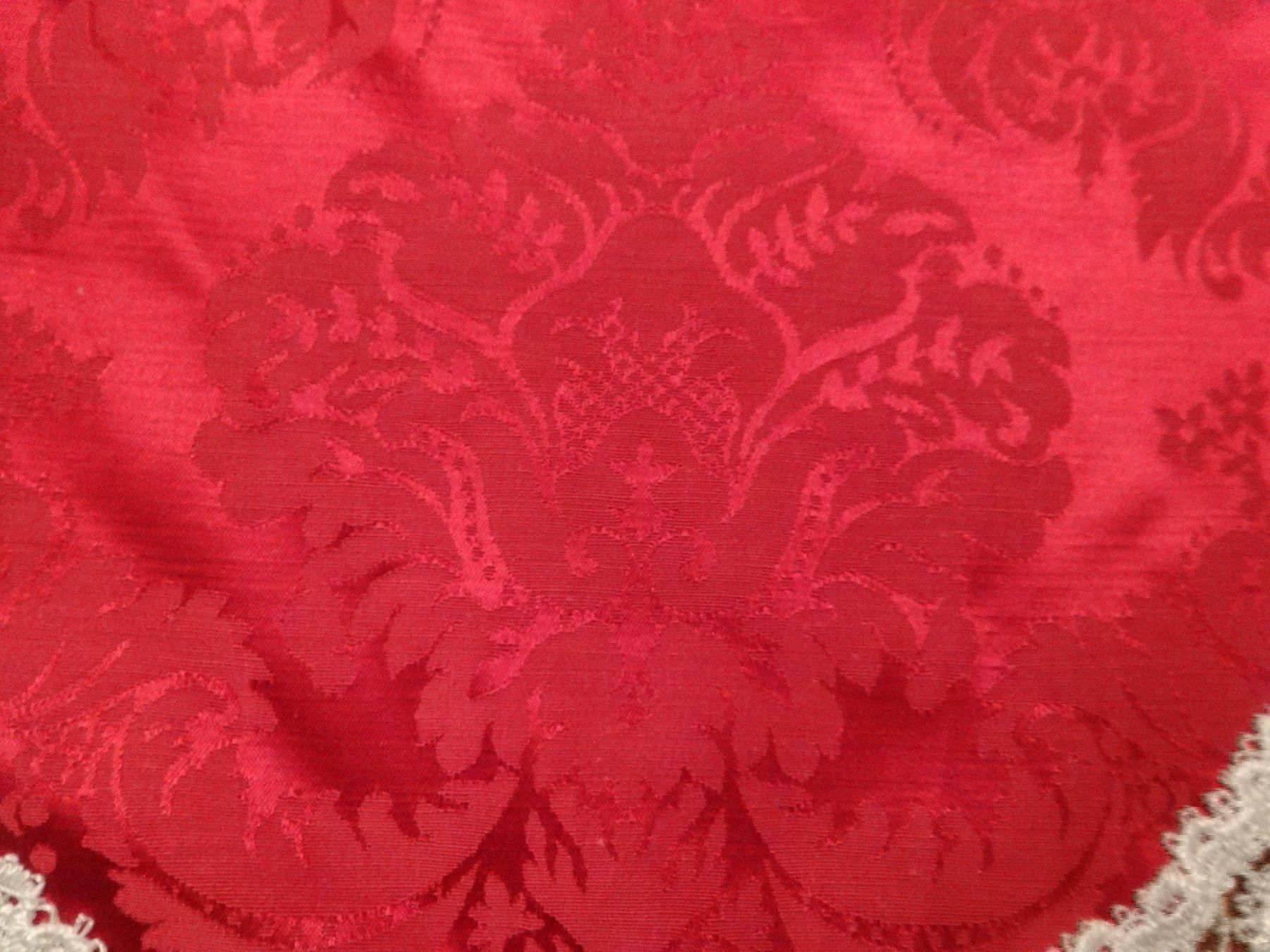 Toutes les décorations: Napperon satin rouge foncé – Neuf avec emballage d'origine à Biel/Bienne par milamila02 1