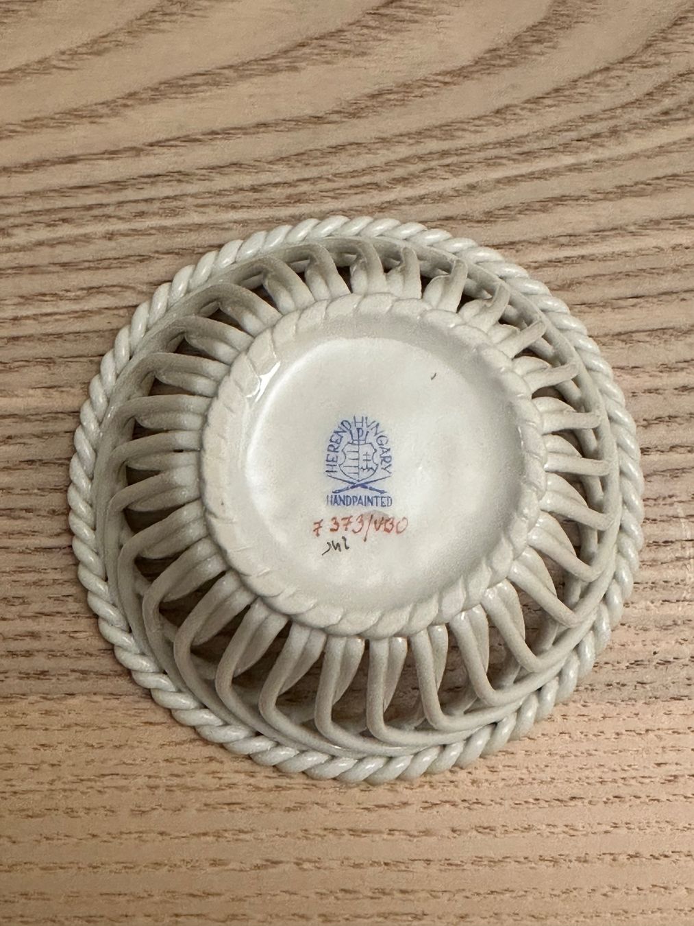 Herend Ciotole: Herend handbemalte Schale im Korbgeflecht-Stil – Usato da Onex venduto da Joliechose6 1