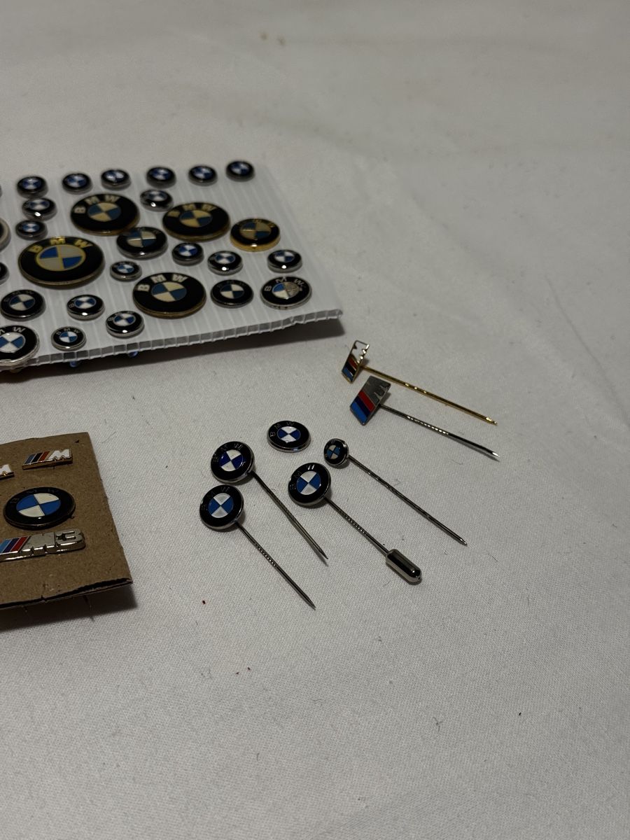 BMW Placchette & Badge: BMW Kollektion: Pins, Anstecker – Usato da Stüsslingen venduto da leo_nzh6 6