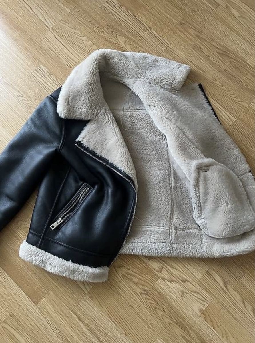 Mango Giacche: Mango Jacke in Lederoptik mit Teddyfutter, Grösse XXS – Usato da Frauenfeld venduto da heyLani 2