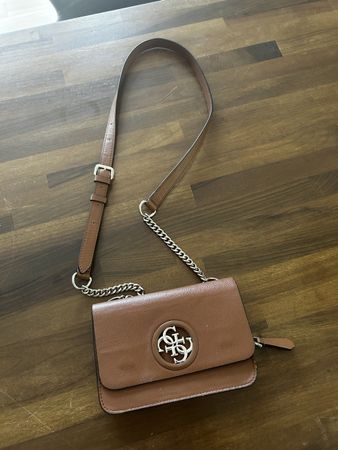 Original GUESS Umhängetasche / Wallet on Chain Cognac-Braun