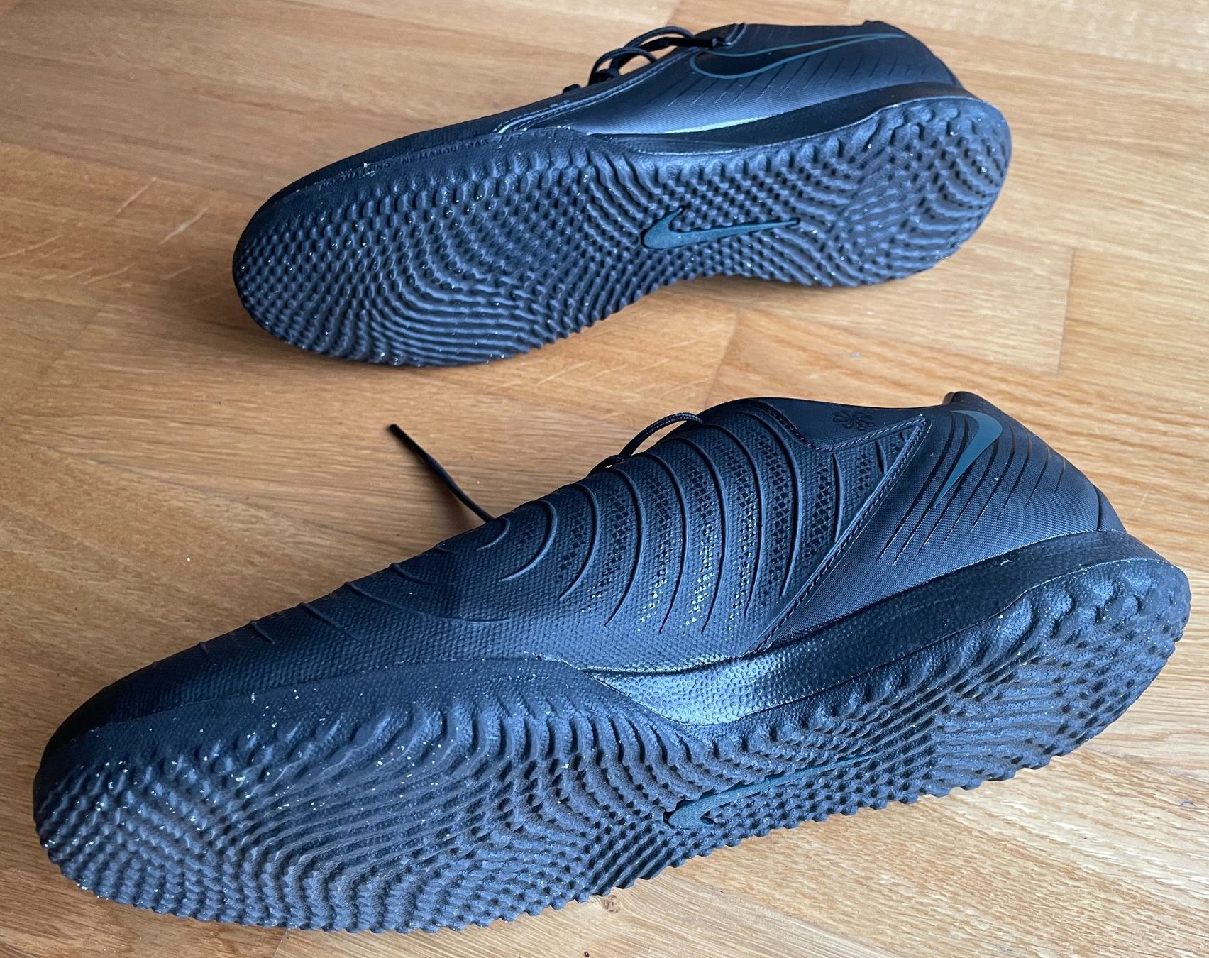 Nike Scarpe da donna: Nike Phantom GX 2 Academy IC, EUR 40, Black – Usato da Basel venduto da JohnnyCrash 2