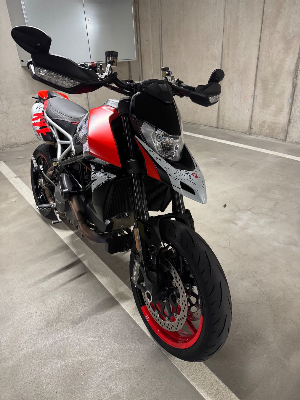 Ducati Strada: Ducati Hypermotard 950 RVE – Usato da Arlesheim venduto da Theo_Retisch