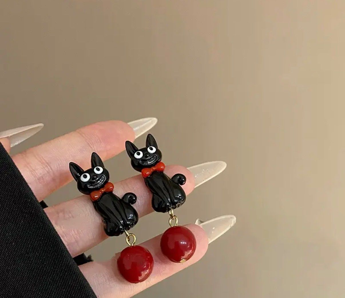 Orecchini pendenti & Orecchini a lobo: Schwarze Katze Ohrringe mit roter Schleife – Nuovo (secondo la descrizione) da Gams venduto da Mariawicca 2