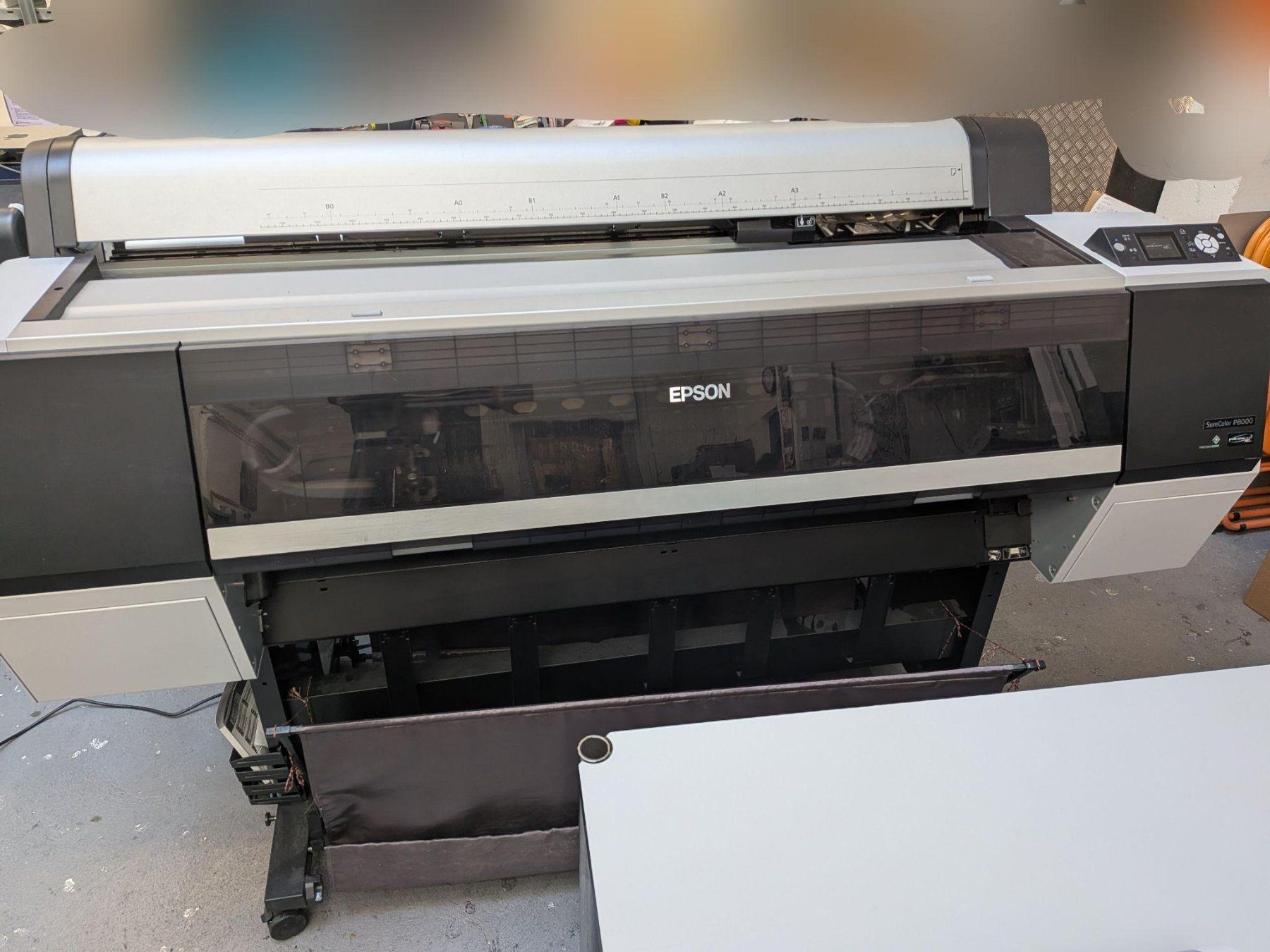 Epson Stampanti: Epson SureColor P8000 Plotter – Usato da Basel venduto da druckkollektiv