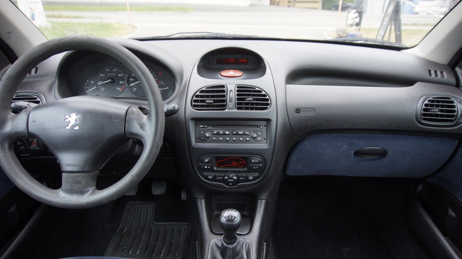 Peugeot Autos: Peugeot 206 mit 179'964 km ab nur CHF 1.- – Gebraucht aus Schongau von Autosalon_Zogu 9