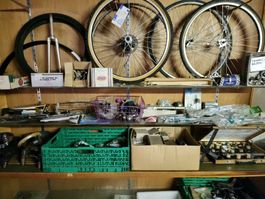 Fahrradteile-Konvolut aus Räumung, z.T. Originalverpackt!