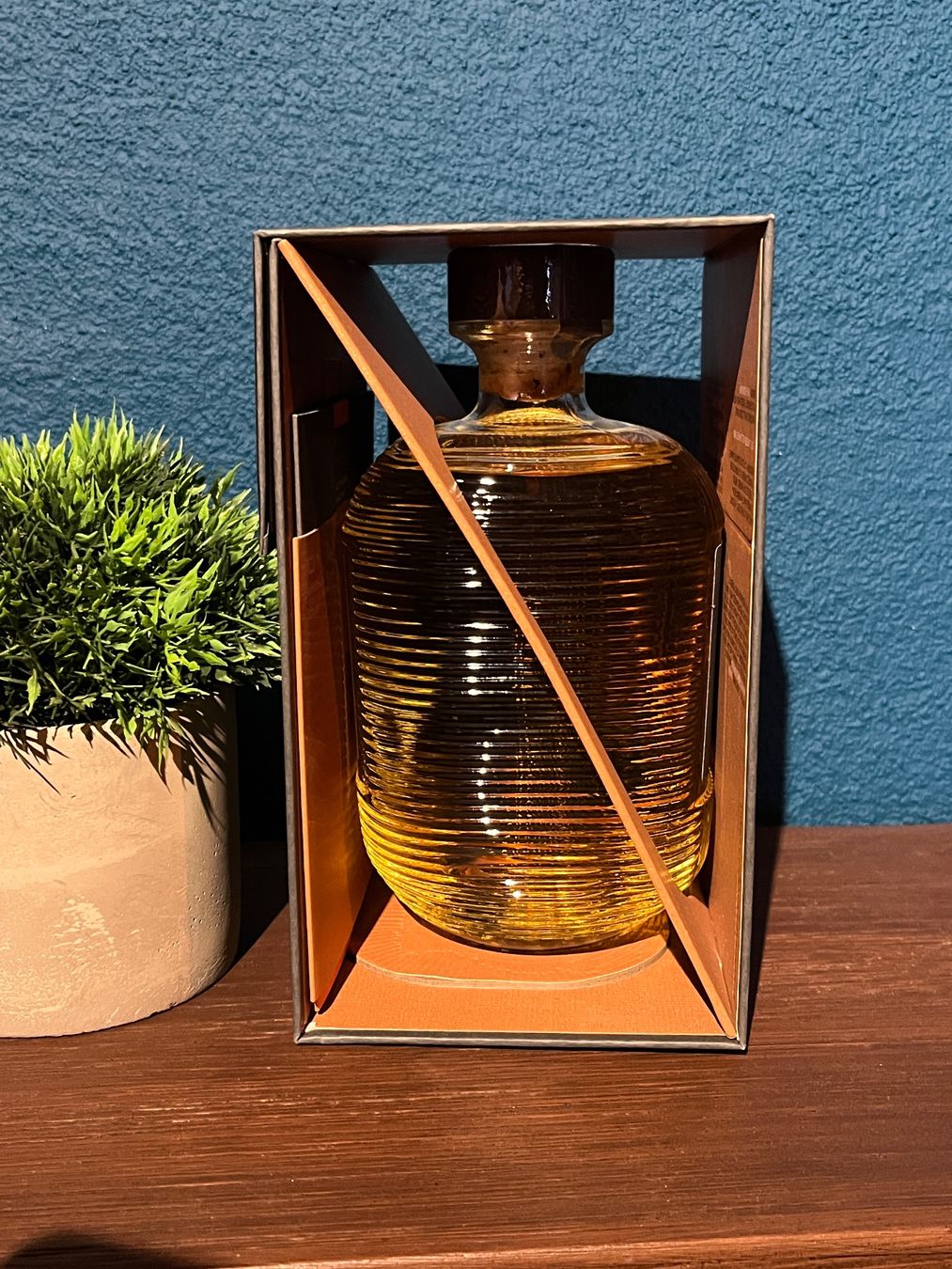 Spirituosen: Whisky The Hearach –First Release Batch HE00006 23 – Neu und originalverpackt aus Bärschwil von Quadili 3