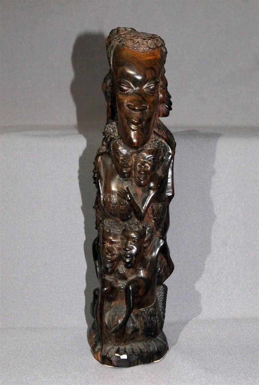 Skulpturen & Statuen: Fantastische Ebenholzschnitzerei – Gebraucht aus Geroldswil von ARTEFACTO
