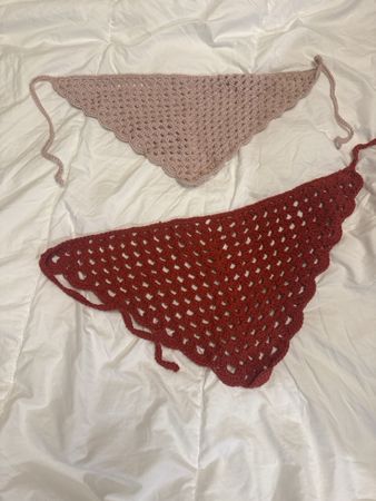 Gehäkelte Dreieckstücher, handgemacht, 2 Stück