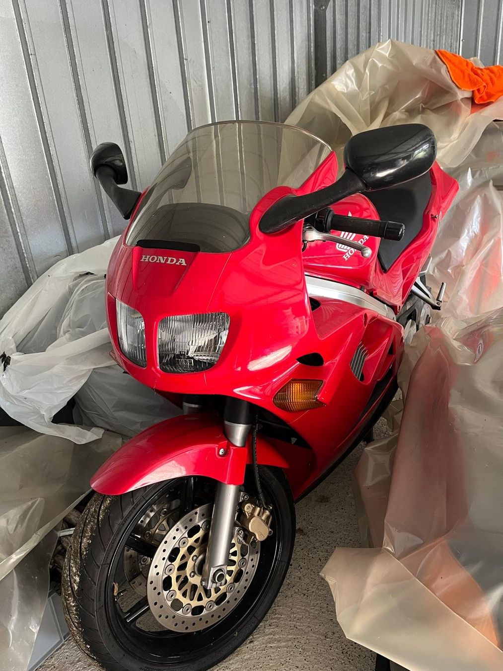 Honda Strasse: Honda VFR 750F – Gebraucht aus Oberiberg von R88.w