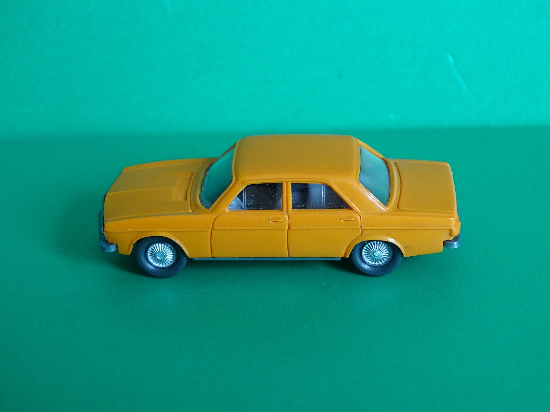 Wiking Modellini d'auto: Audi 100 von Wiking 1/87 – Usato da Bretzwil venduto da Meex 2