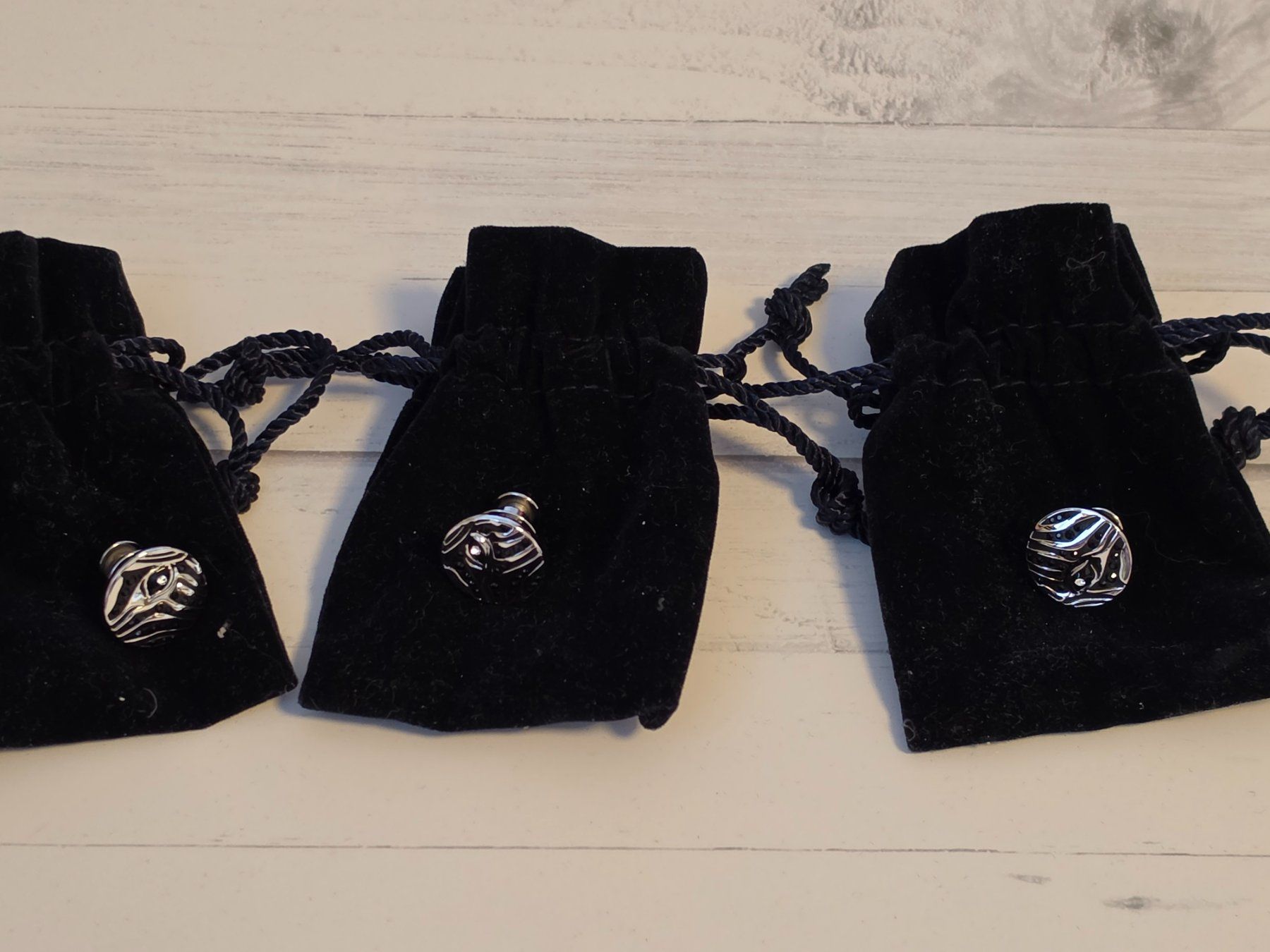 Swarovski Spille & Fermagli: Swarovski SCS Event Pin Zebra - 2021 – Nuovo e nell'imballaggio originale da Bülach venduto da Santa-Punk