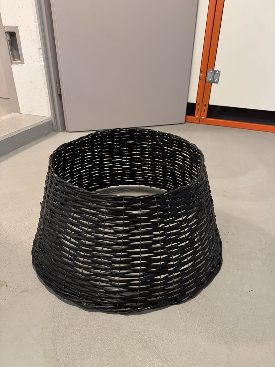 Altro in Decorazioni & Accessori: Weihnachtsbaumständer aus Rattan – Usato da Feusisberg venduto da arm_l6k9