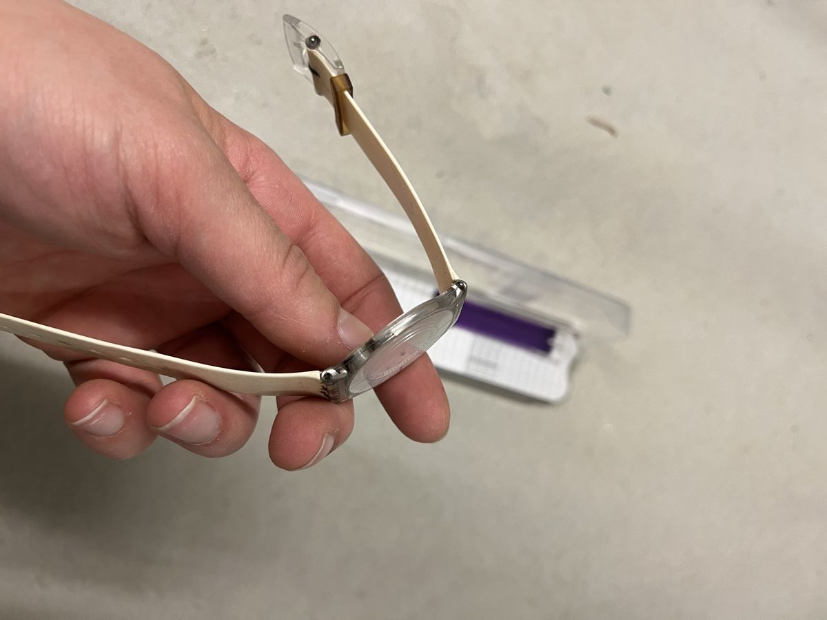 Swatch Orologi: Swatch Uhr, weiss oder violett – Usato da Boniswil venduto da medixy 2