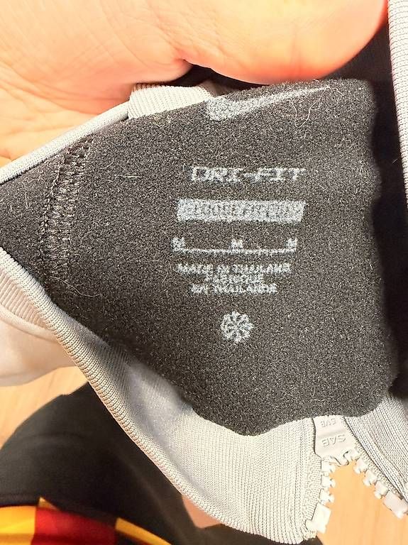 Hässig Vestes: Hässig X YB Trainingsjacke Grösse M – Neuf (Voir description) à Hägendorf par Kings_88 2