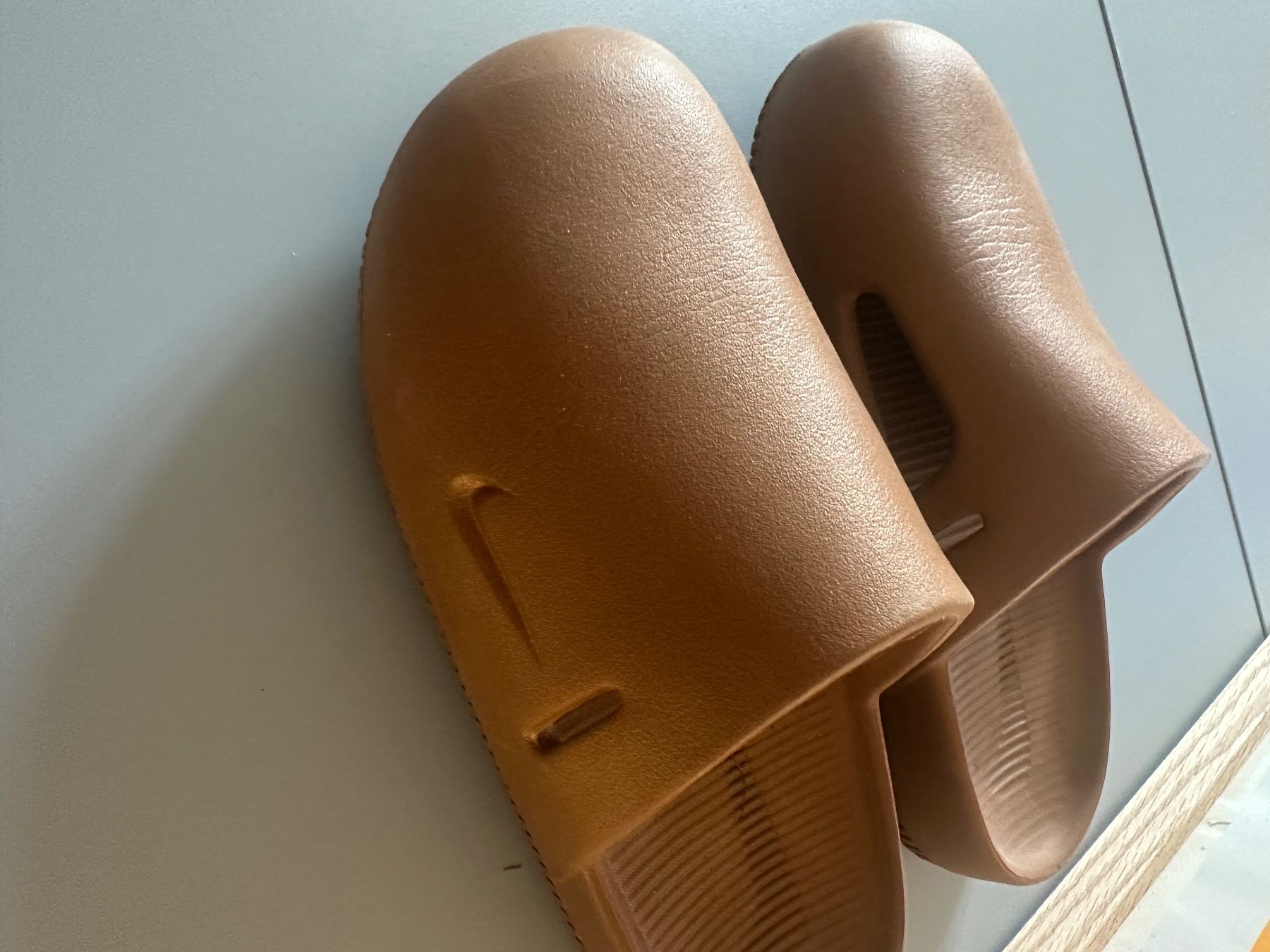 Nike Scarpe da uomo: NIKE Brown Mules – Usato da Zürich venduto da ichsehealsokaufeich 2