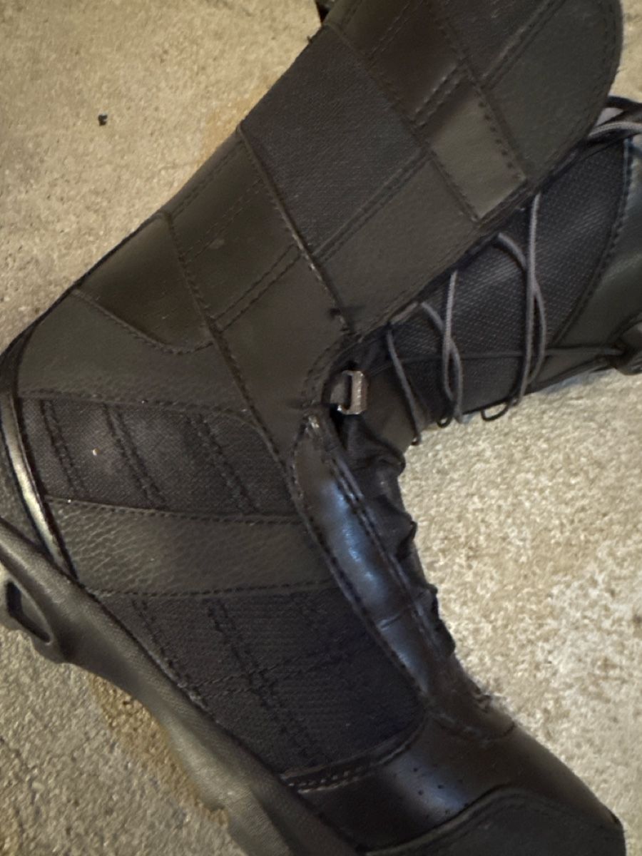 Snowboard Nitro Scarpe da uomo: Snowboard Schuhe Gr. 43,1/3. Boots von Nitro – Usato da Schliern b. Köniz venduto da amo_lln9 8