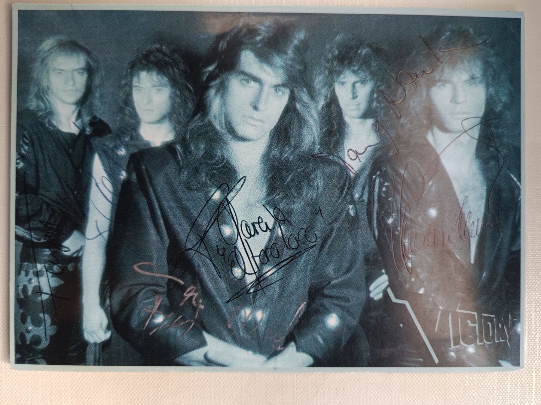 Autografi: Victory -  handsigniert – Usato da Menziken venduto da Artographs