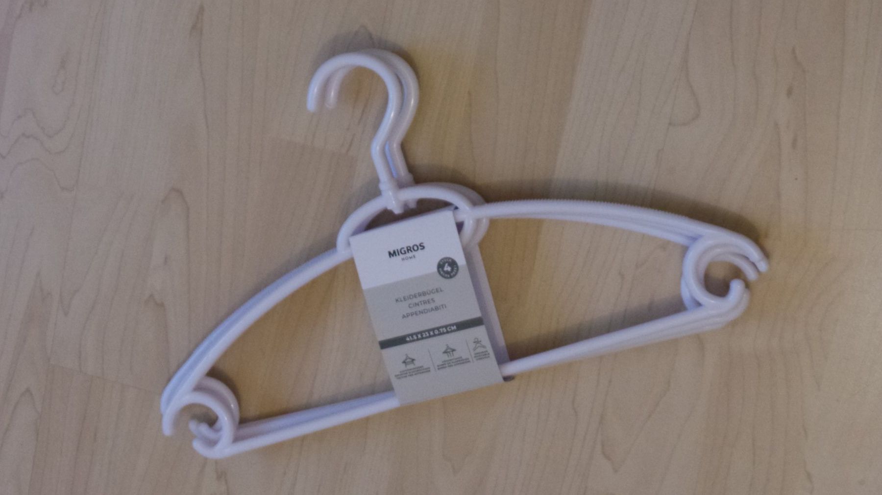 Migros Appendiabiti: 4 Kleiderbügel weiss – Nuovo (secondo la descrizione) da Flamatt venduto da Tattoo18