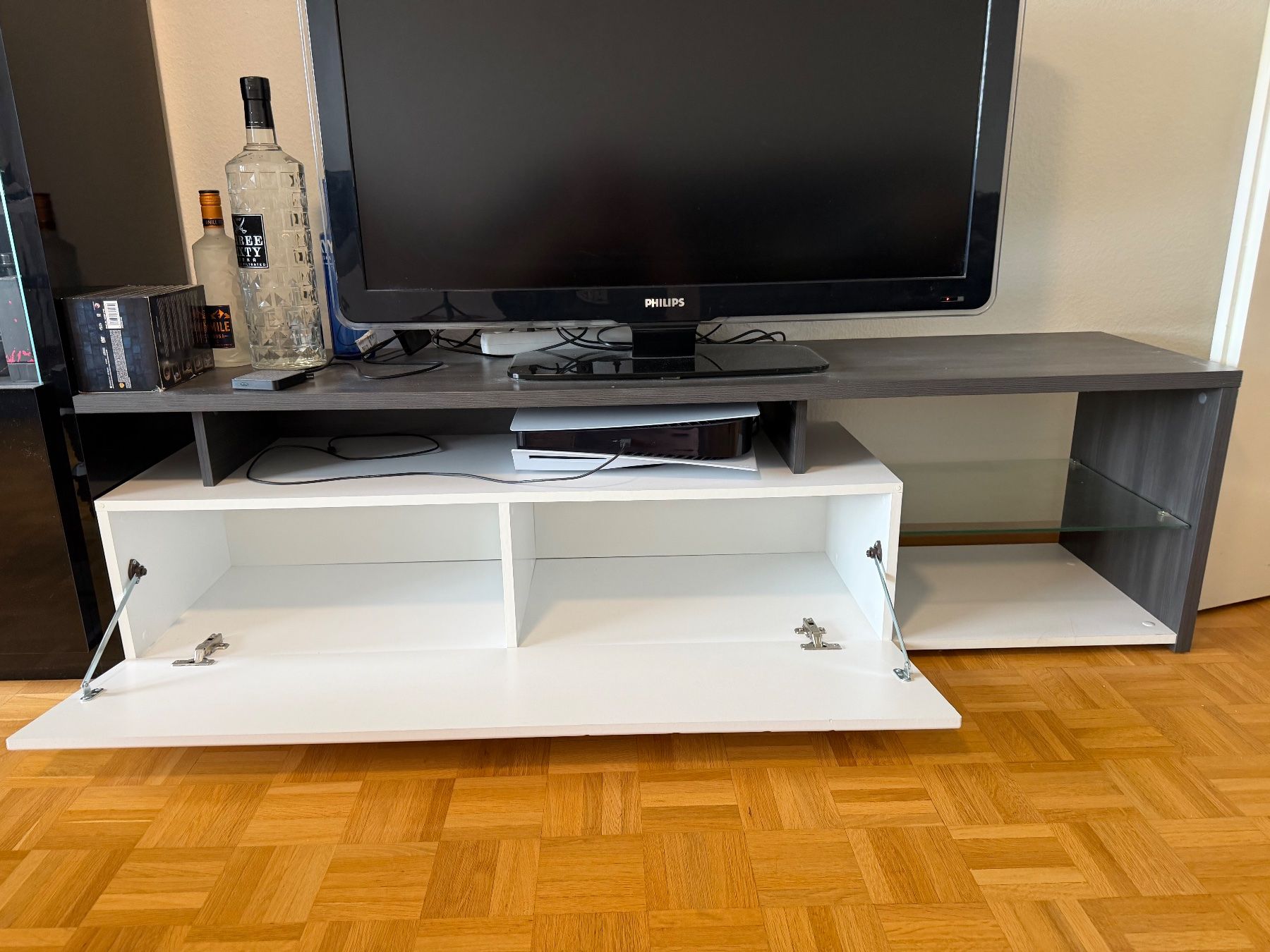 Conforama TV Möbel: TV-Möbel (Sideboard) – Gebraucht aus Basel von phipsbasel 2