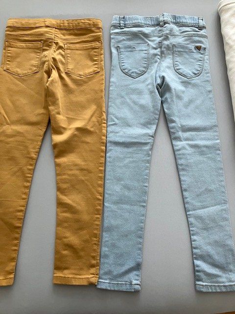 Pantaloni: 2 pantalon taille 7/8 ans – Usato da Gampelen venduto da Mari60 1