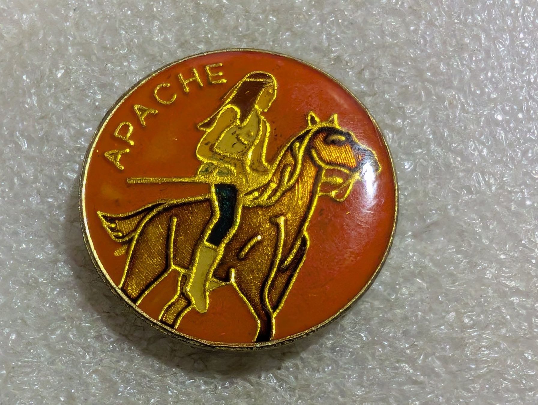 Placchette & Badge: Ansteckpin 211: Apache – Usato da Oppligen venduto da Pin-Fall-Shop