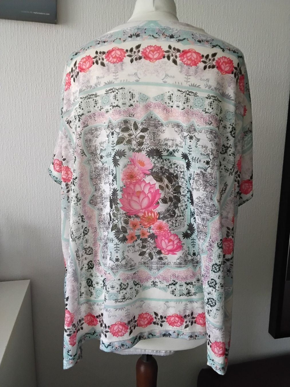 Internationale Kunst: Kimono d'été fleuri Bershka S – Neu (gemäss Beschreibung) aus Chêne-Bourg von Fio994 1