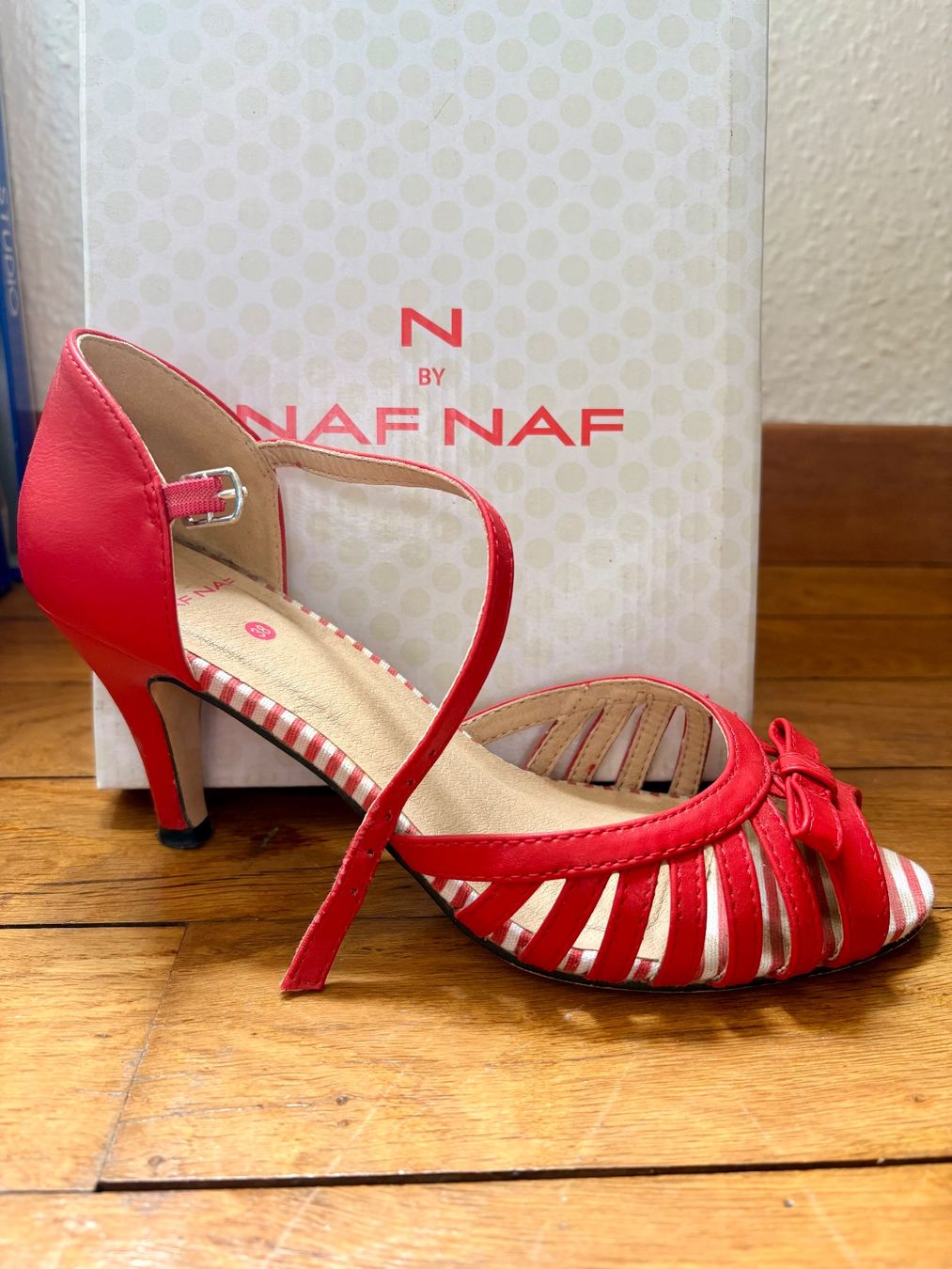 Nafnaf Scarpe da donna: Escarpins cuir rouge Nafnaf T38 – Usato da St-Ursanne venduto da milezarde