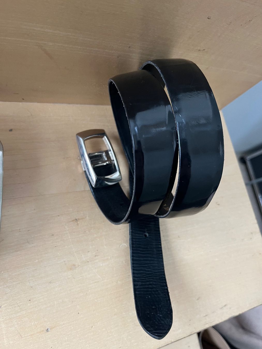 Cinture: Lackgurt Leder schwarz – Usato da Bern venduto da leokislig