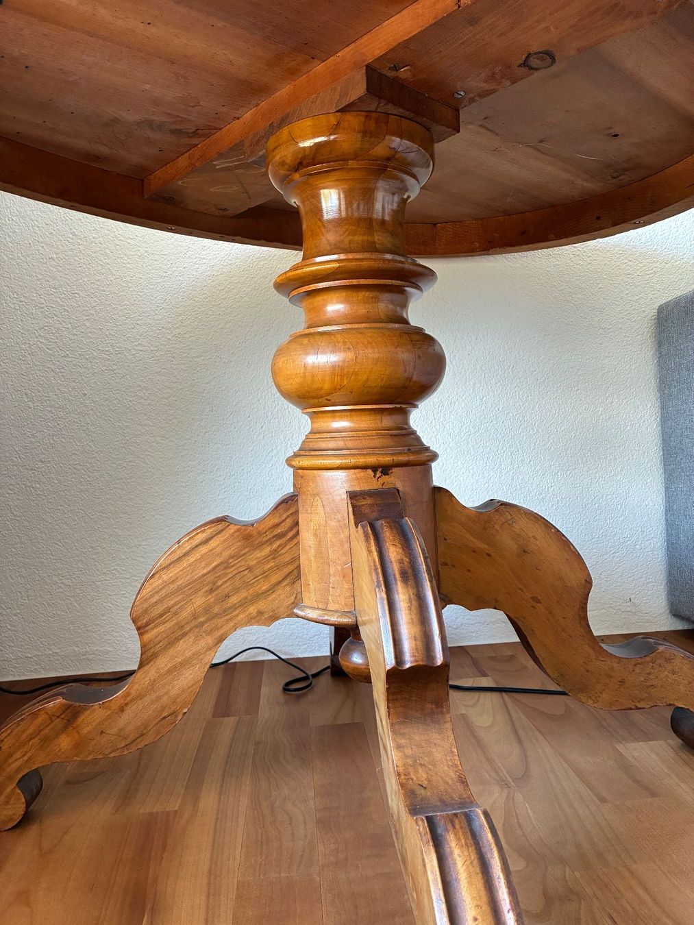 Tavoli: Antiker Holztisch, oval – Usato da Wädenswil venduto da gab_xrs9 3