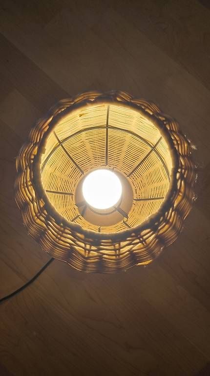 Lampes: Korb Stehleuchte Rattan braun – D'occasion à Zug par ram_n27t 2