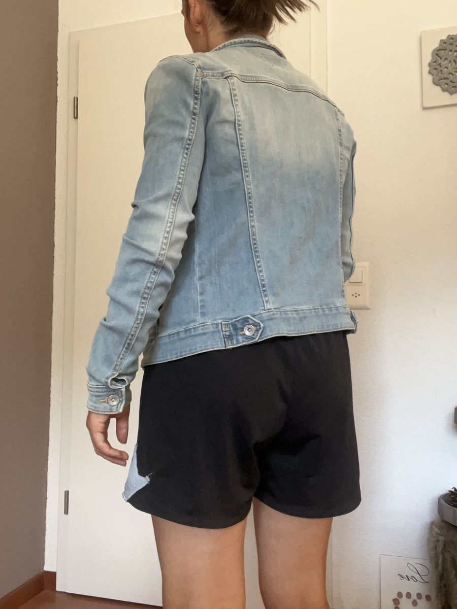 Vestes: Jeansjacke hell – D'occasion à Wil AG par larwe 2