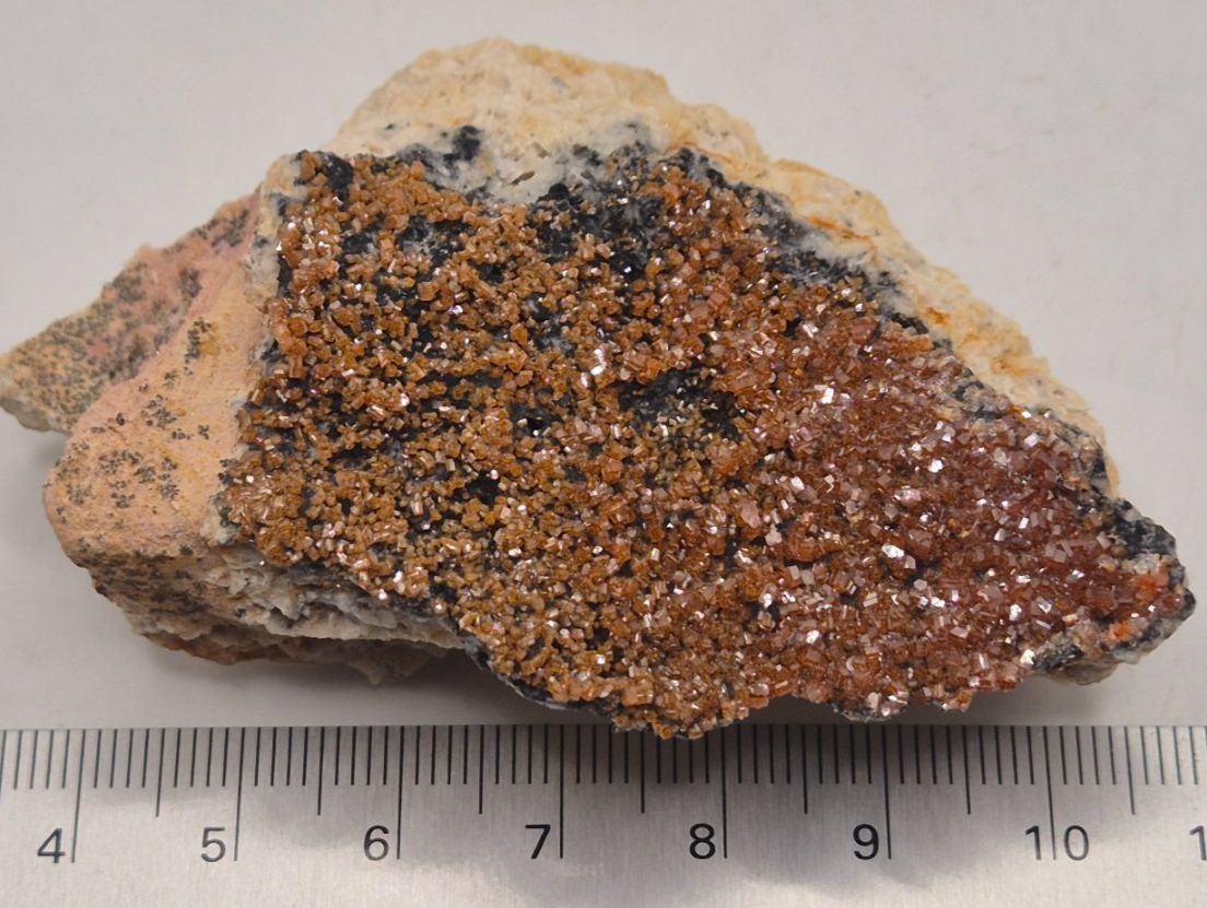 Minerali & Pietre curative: Vanadinit  Neufund Marokko (100) – Nuovo e nell'imballaggio originale da Winterthur venduto da LukasMineralienOase 1