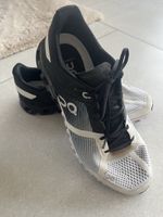 On Cloudflow Laufschuhe schwarz weiss Grösse 42.5 gebraucht