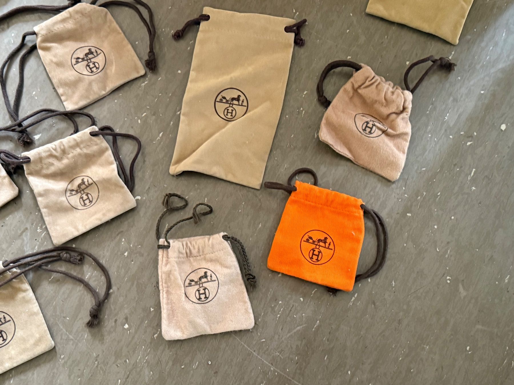 Hermès Taschen: Konvolut Original Hermès Stoffbeutel Stoffbeutel Beutel – Gebraucht aus Bern von Jwpm66 2