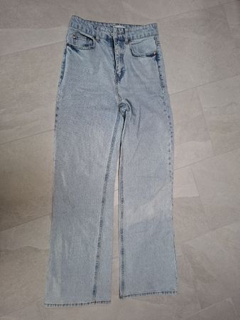 H&M Jeans hellblau Grösse 36 neuwertig