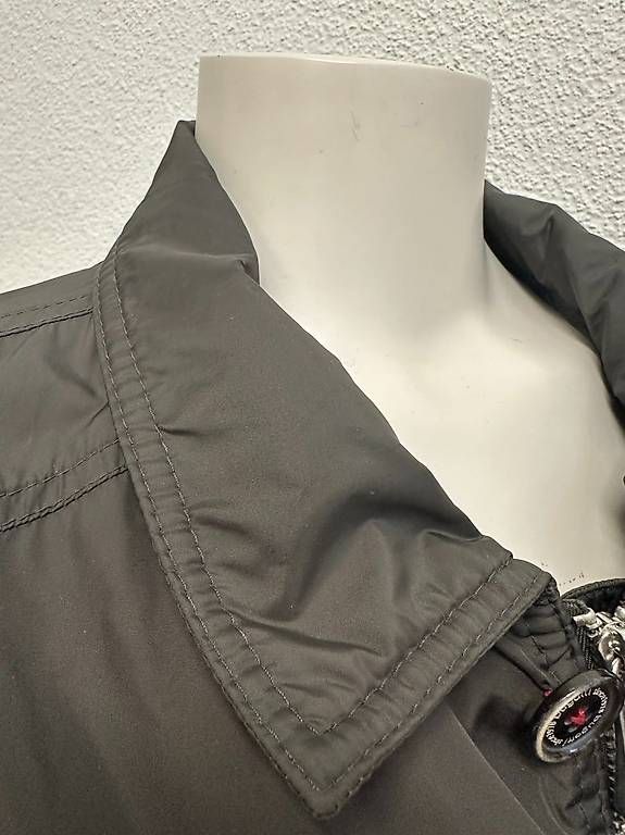 Bugatti Giacche: Bugatti Freizeitjacke aus Nylon im Casual-Stil – Usato da Obernau venduto da Arche_Noah_Brocki 5