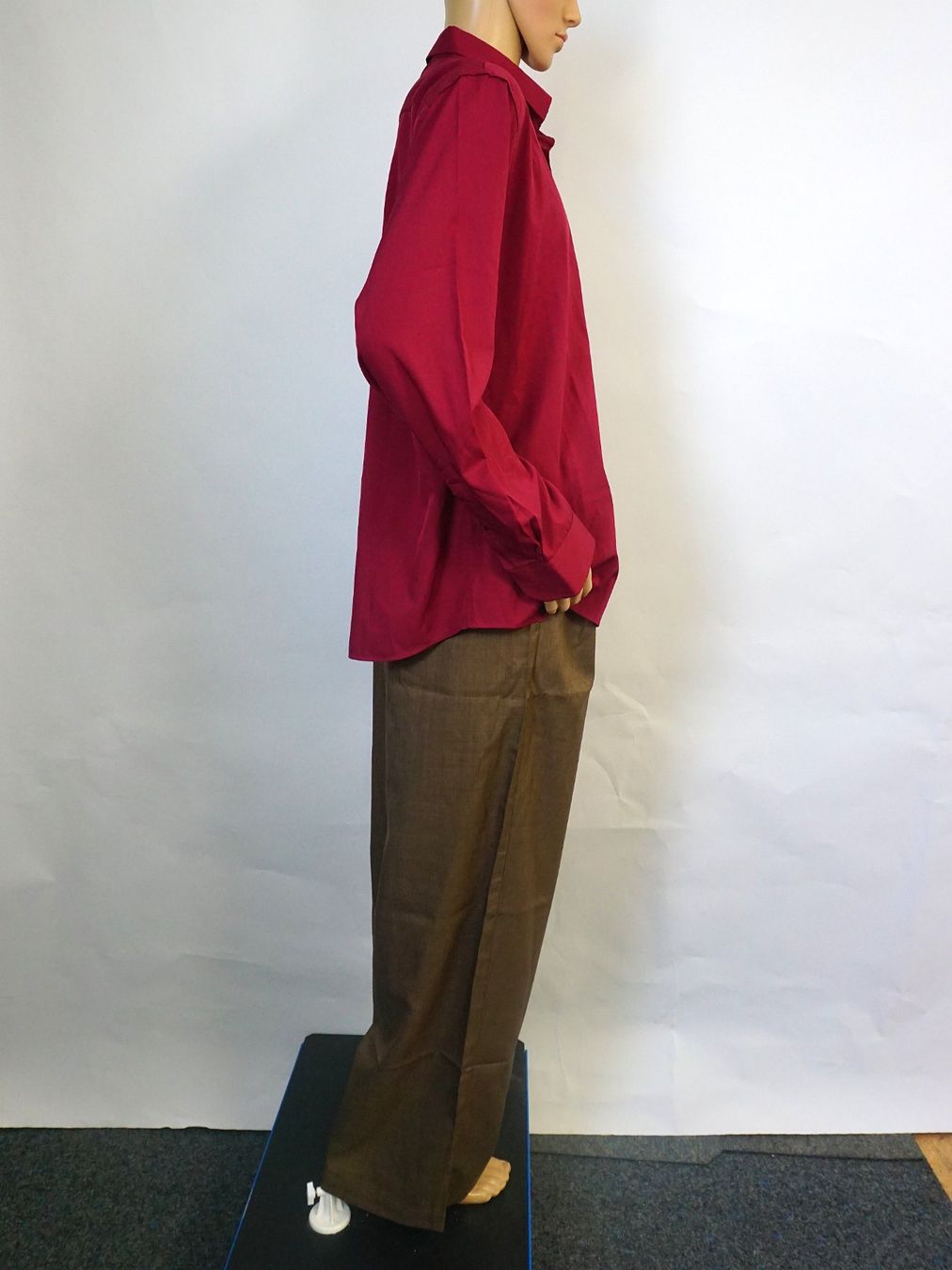 Shein Lotti di vestiti: Maronenbraune Manfinity-Hose mit weinrotem Hemd – Usato da Pratteln venduto da Restwert_Pratteln 3