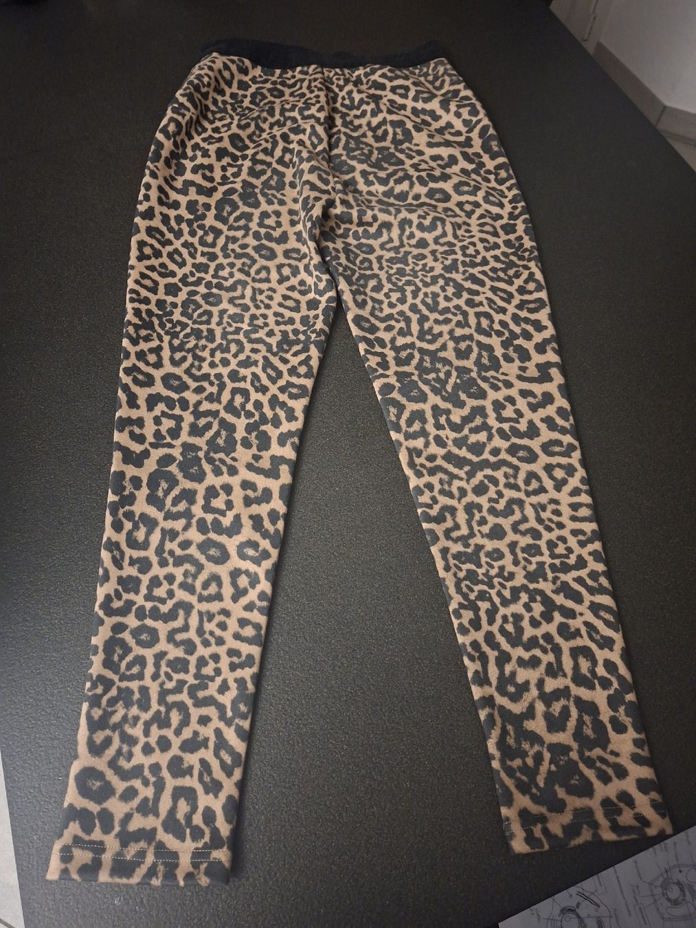 Zara Leggings: Zara Basic Leggings Leopardenmuster Grösse M, Neu – Nuovo (secondo la descrizione) da Bäriswil BE venduto da Rezz 1