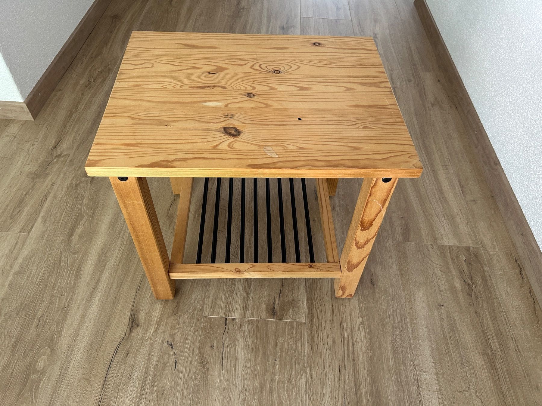 Tables: Nachttisch / Tisch / Beistelltisch / Ablagetisch – D'occasion à Brunnen par hoe_b99b 1