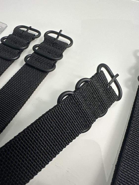 Bracciali & Braccialetti: 4x Uhrenarmband Nato Strap 22mm Schwarz - Top Zustand! – Nuovo (secondo la descrizione) da Biel/Bienne venduto da Vintgare 4