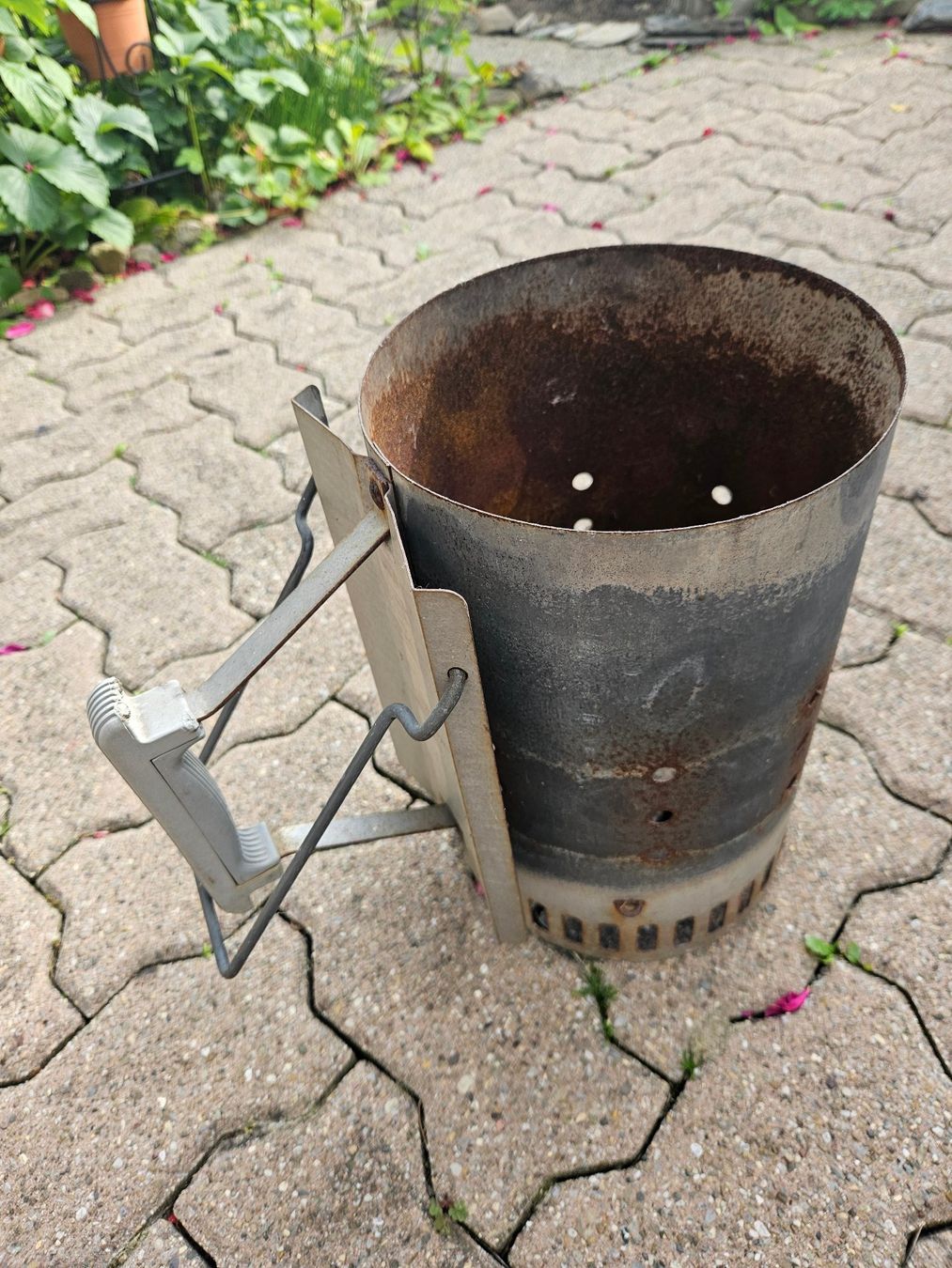 Griglie: Weber Anzündkamin mit 1 Sack Barbeque Briquettes – Usato da Greifensee venduto da Montelupo 1