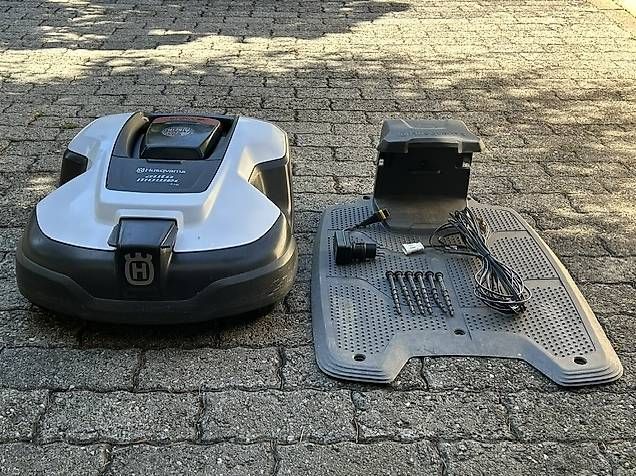 Tondeuses à gazon: Husqvarna Automower 310 – D'occasion à Sullens par Diga47